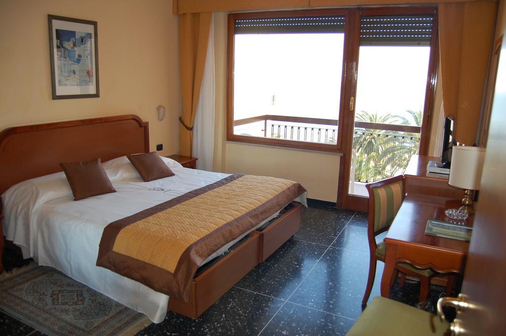 Grand Hotel Moroni Finale Ligure Værelse billede